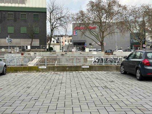 Pkw-Stellplatz direkt am Haus