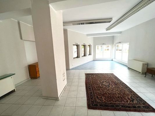 Verkaufsraum/Büro EG