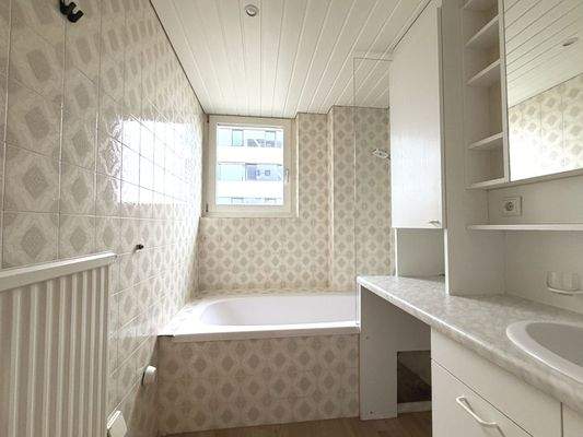 Badezimmer mit Badewanne