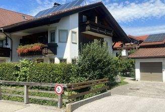 Ansicht mit Garagen