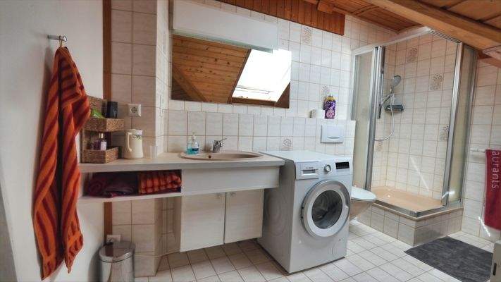 Bad der oberen Wohnebene in der Hauptwohnung