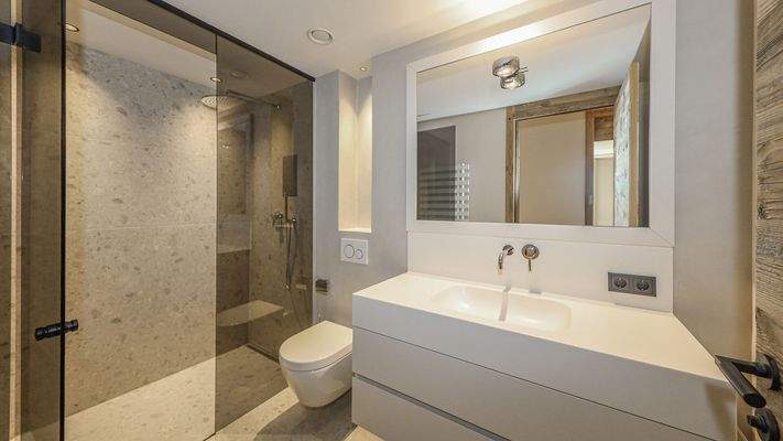 KITZIMMO-Luxuriöse Gartenwohnung mit eigenem Wellnessbereich - Immobilien Brixen.