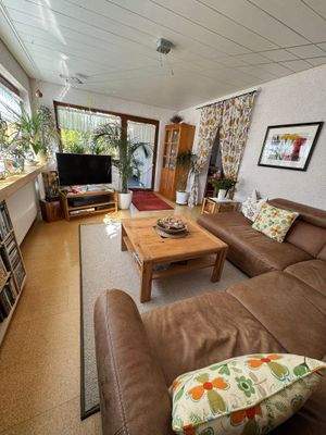 Wohnzimmer mit Ausgang zur Terrasse