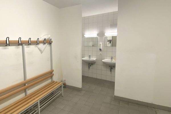 Umkleide- Sanitärbereich