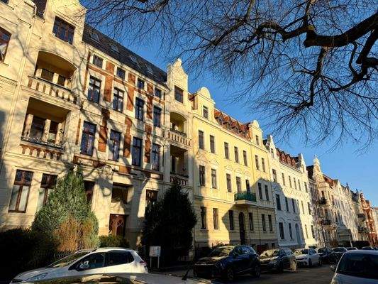 Sonnige Altbauhäuserreihe