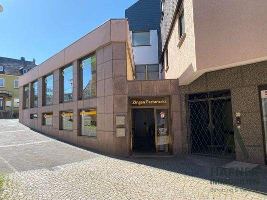 Eingang Untergeschoss & Wohnungen