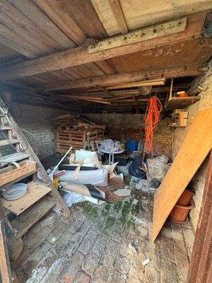 Abstell-/Lagerfläche in den Nebengelassen