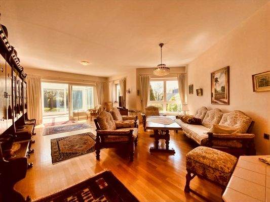 Wohnbereich mit Parkettboden