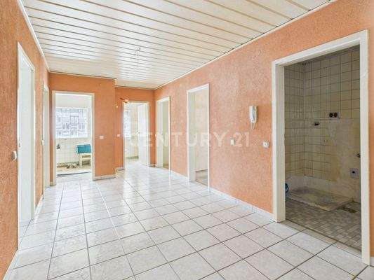 Flur größere Mietwohnung