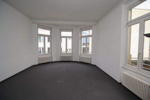 großes Büro 1.OG Villa