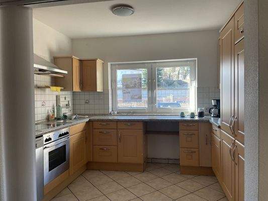 Küche mit Einbauküche