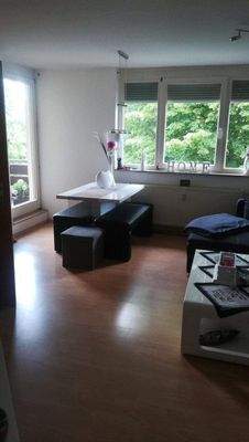 Wohnzimmer mit Balkontür, 17.06.20.jpg