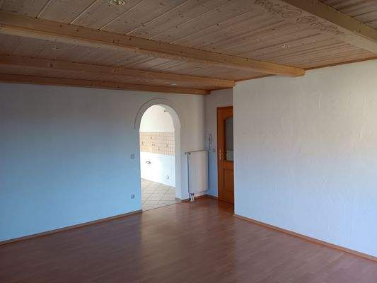 Wohnzimmer Übergang in Wohnküche