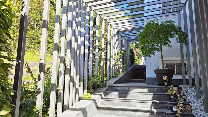 Überdachter Hauszugang Norden, Sonniges Einfamilienhaus mit Doppelgarage