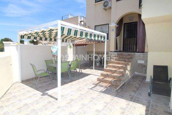 Duplex Apartment Near the Amenities in La Zenia Alicante