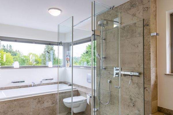 Dusch/Wannenbad zu SZ 2 Haus 1