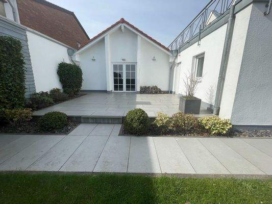 sonnige zweite Terrasse