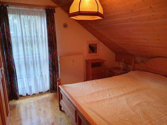 Schlafzimmer mit Zugang Balkon