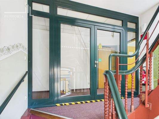 CAM03352G0-PR0065-STILL001