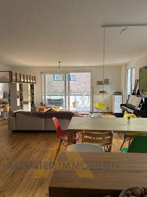 Blick Küche zum Ess- & Wohnbereich 