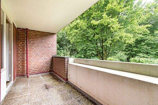 Sonniger überdachter Balkon in Südlage