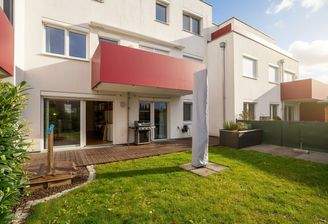 Südansicht mit Eigengarten