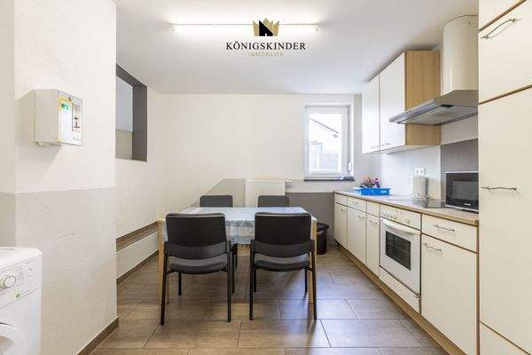 Küche mit Waschmaschine