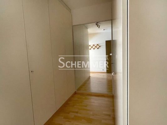 Begehbare Garderobe mit Einbauschränken