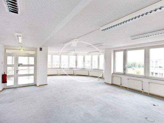 Innenraum zur Bogenfassade