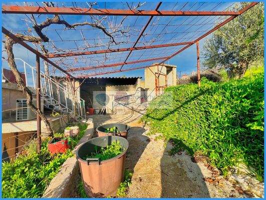 e6ef3fb5f299486d99fe294adc68c1a5-original