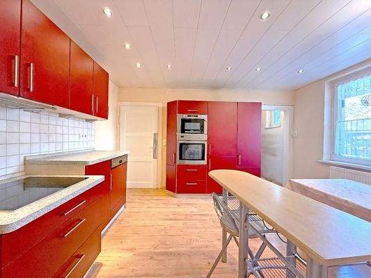 Küche mit Speisekammer