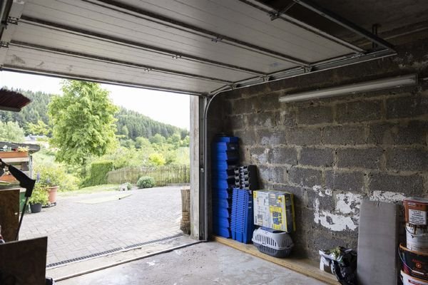 weitere Garage hinter dem Haus