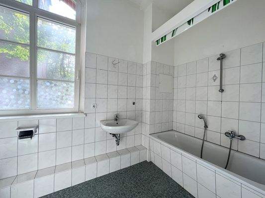 Wannenbad mit Fenster