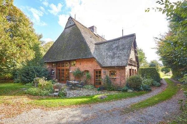 Rückansicht mit Terrasse