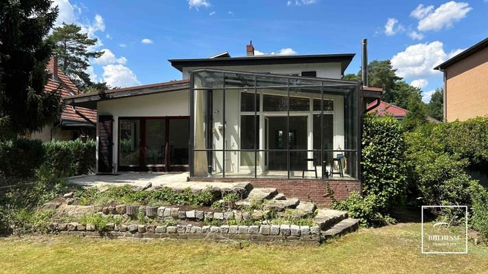 Rückansicht Terrasse, Wintergarten und Haus