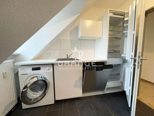 ...die Waschmaschine findet hier Platz