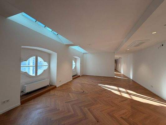 Eckbüro mit Lichtkuppeln