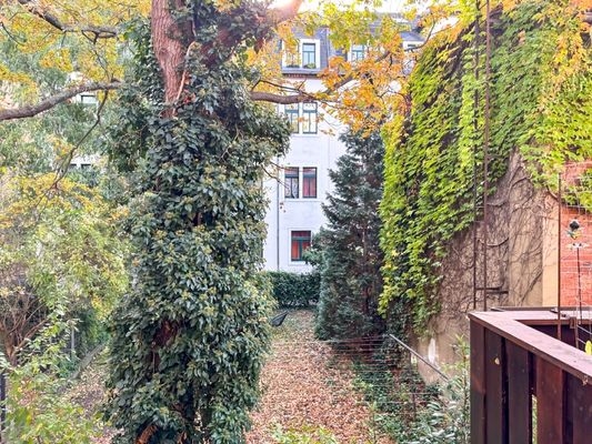 Blick aus dem OG in den Garten auf Süd