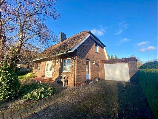 Seitenansicht mit Garage