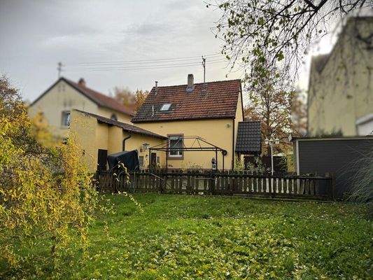 In Ihrem Zuhause mit Garten