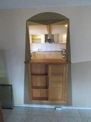 Durchreiche mit Einbauschrank     