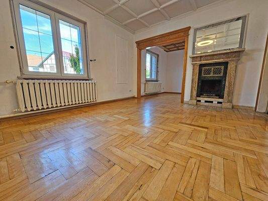 Wohnzimmer mit Kamin