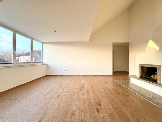 helles und großes Wohnzimmer