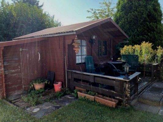 Gartenhaus auf dem Grundstück