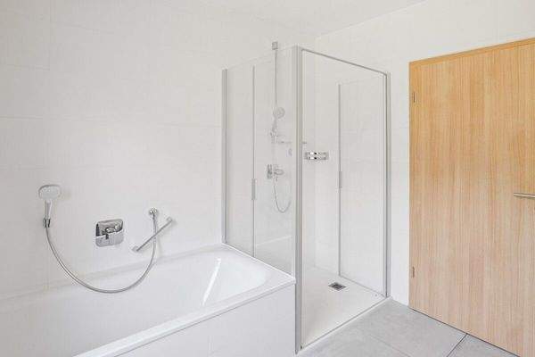 Badezimmer 1 (Hauptwohnung)