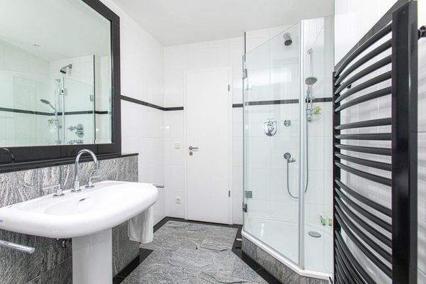 Bad 2 - Hauptresidenz