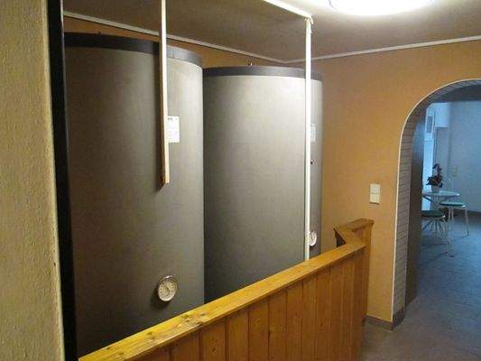 Ergeschoss Wasser Speicher  vor Heizraum.JPG