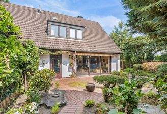 Garten und Hausrückseite