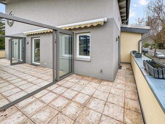 Terrasse mit Windfang