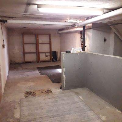 Großer Lagerraum mit Heizungsanlage